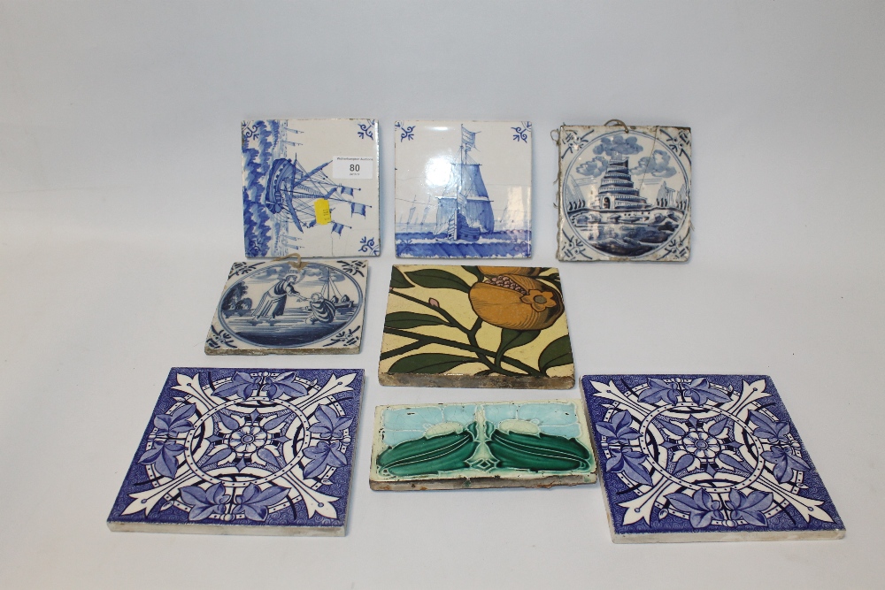 A SELECTION OF ASSORTED TILES TO INCLUDE BLUE AND WHITE EXAMPLES