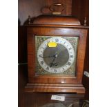 A MODERN REPRODUCTION MAHOGANY MANTEL CLOCK