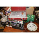 A QUANTITY OF ASSORTED SUNDRIES TO INCLUDE A VINTAGE EVER READY RADIO, FOUR ROBERT HARROP FIGURES,