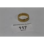 A 22ct GOLD WEDDING BAND