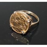 A RING MOUNTED WITH A 1901 HALF SOVEREIGN