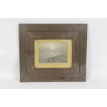 AN OAK FRAMED PICTURE OF A SEASCAPE BEHIND GLASS (4432)