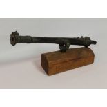 AN 18TH / 19TH CENTURY CAST BRONZE SWIVEL GUN OF EASTERN ORIGIN, the three stage barrel decorated w