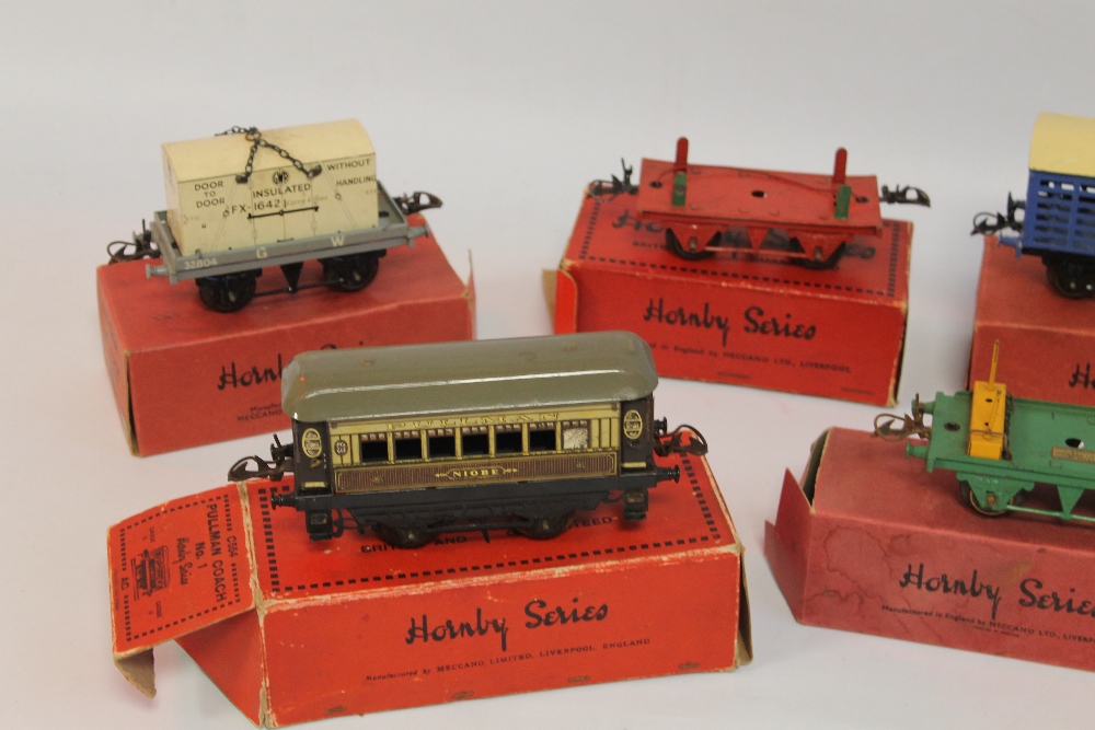 A BOXED HORNBY SERIES "0" GAUGE ROLLING STOCK, to include Pullman coach No. 1 x2 a No. 1 Milk traff - Image 2 of 3