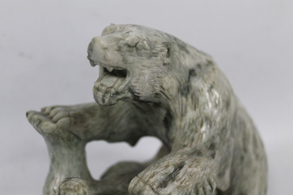 A CARVED CHINESE JADEITE FIGURE OF TWO FIGHTING BEARS - Image 3 of 3