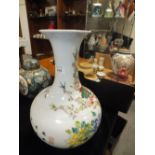 A LARGE ORIENTAL VASE WITH CHARACTER MARK TO BASE WITH FLORAL AND SCRIPT DETAIL