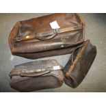 A LARGE VINTAGE GLADSTONE BAG TOGETHER WITH TWO SMALLER EXAMPLES A/F