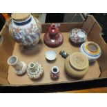 A TRAY OF ORIENTAL CERAMICS TO INCLUDE CHINESE VASE