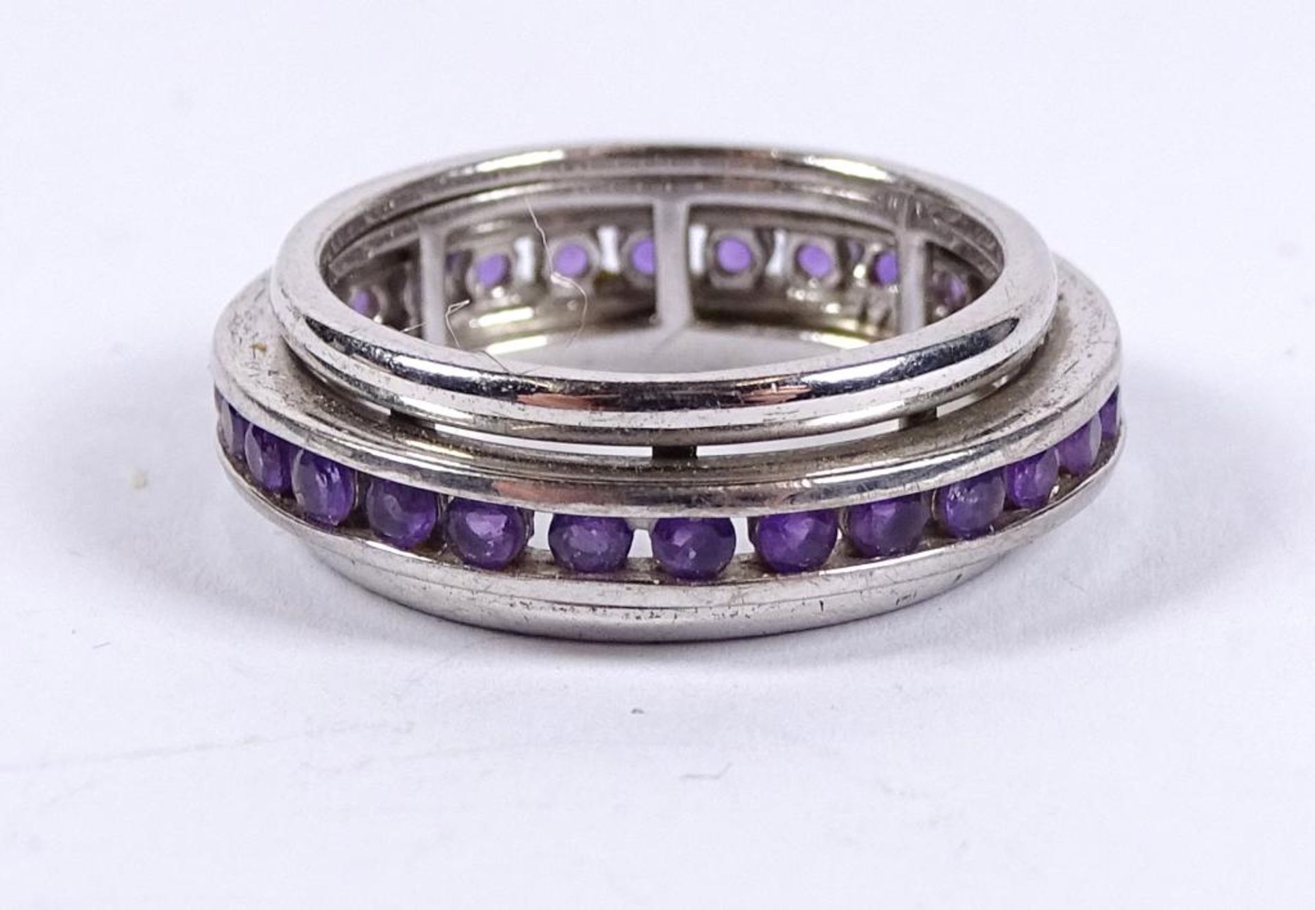 Ring, Silber ,besetzt mit Amethysten, äußerer Ring beweglich, 5,1gr., RG