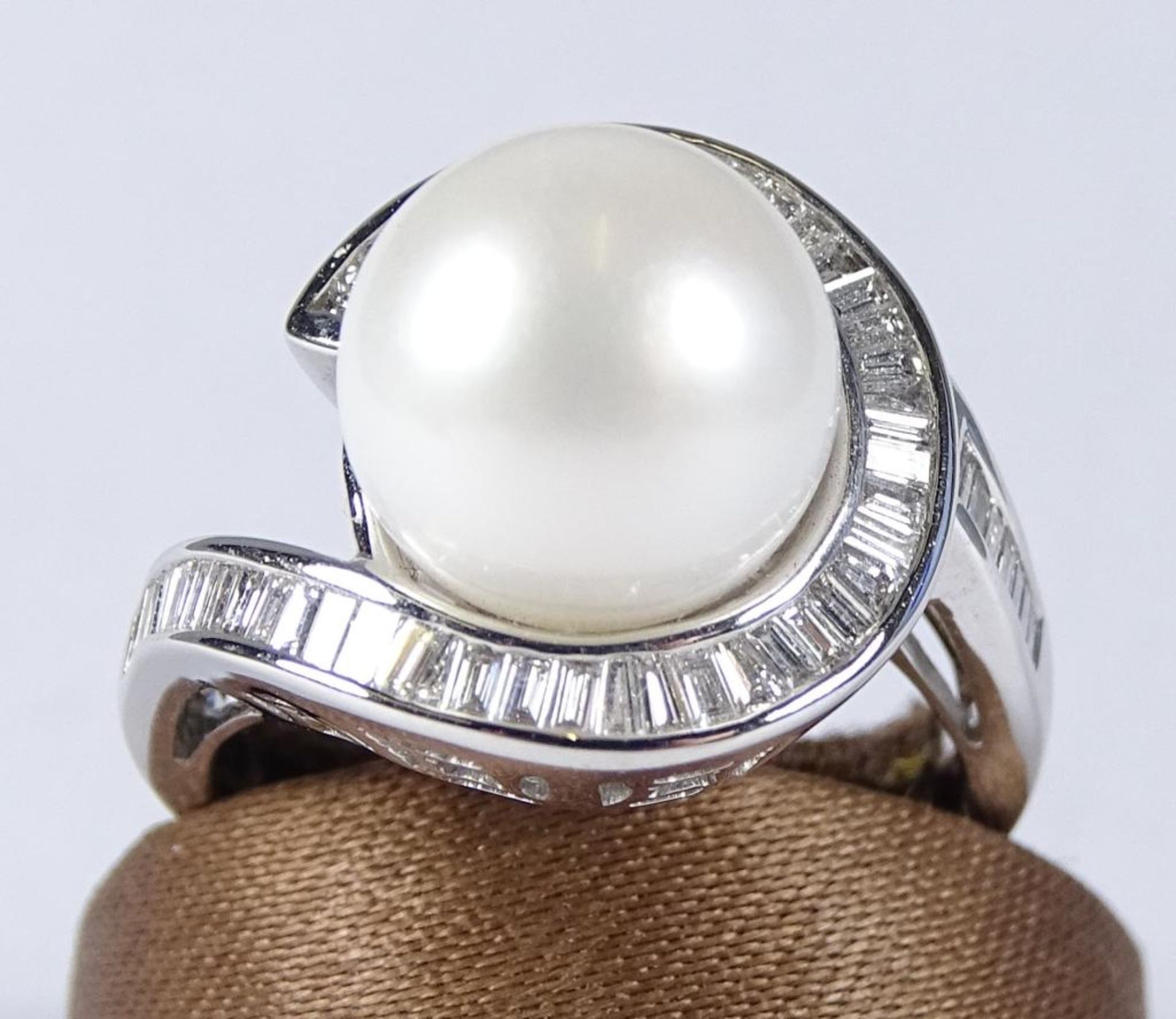 Ring,WG 750/000, Südseeperle und 56 Diamanten zus. 0,59ct. 7,9gr., RG 5