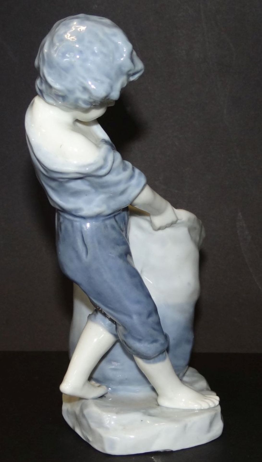 Nippes Figur "Junge mit Sack", bemalt, H-17 cm, leicht bestossen - Bild 3 aus 5
