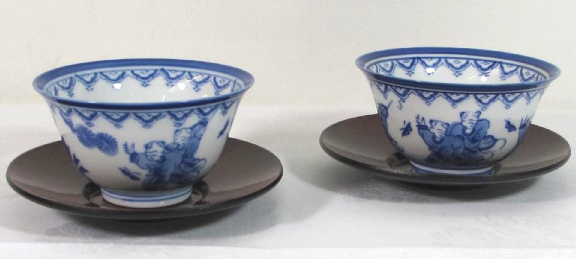 Paar Teeschalen mit U.T., China, gemarkt, Blaumalerei, je H-5,5cm D-9,5cm