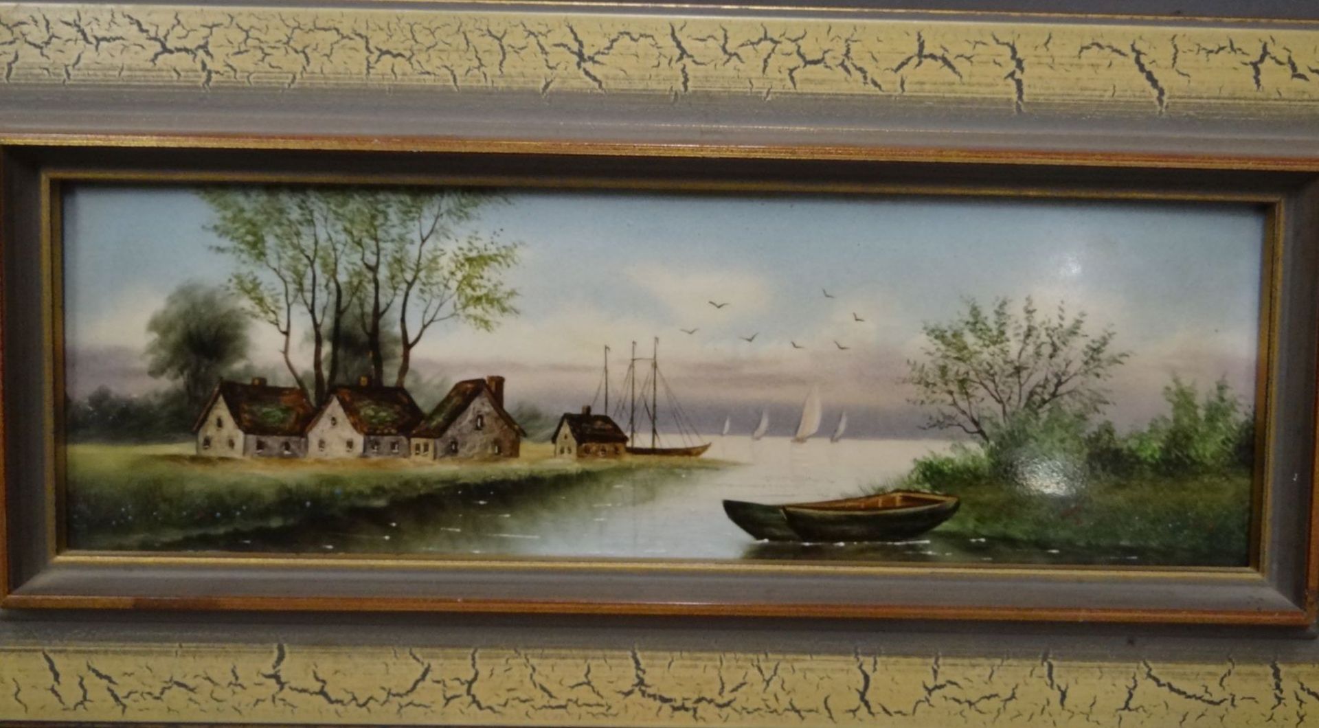 anonymes kl. Gemälde auf Porzellan, Fischerhäuser, gerahmt, G 18x38 - Bild 2 aus 3
