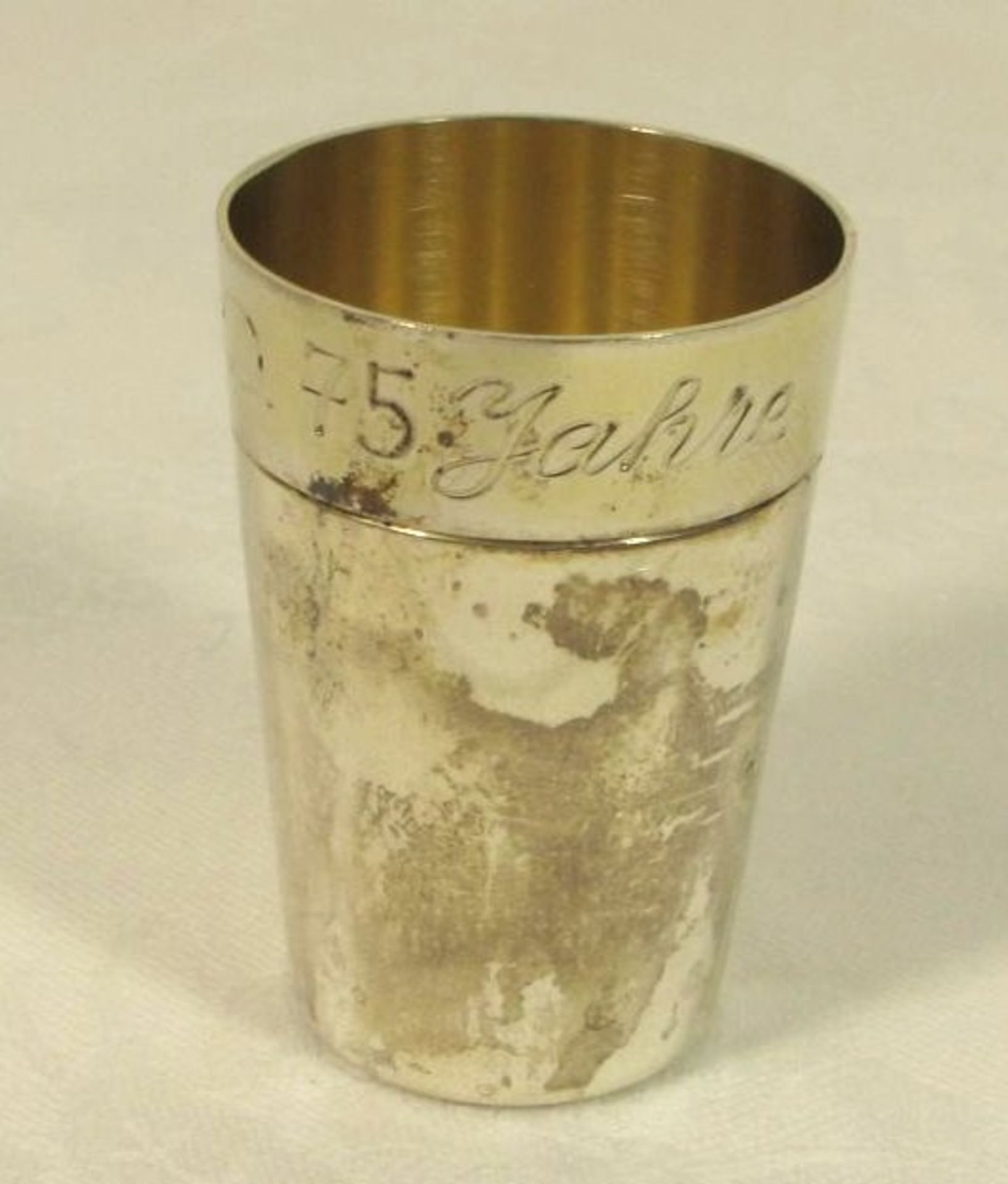 kl. Becher, 925er Silber, graviert u. datiert 1981, 21,4g, H-4,5cm .