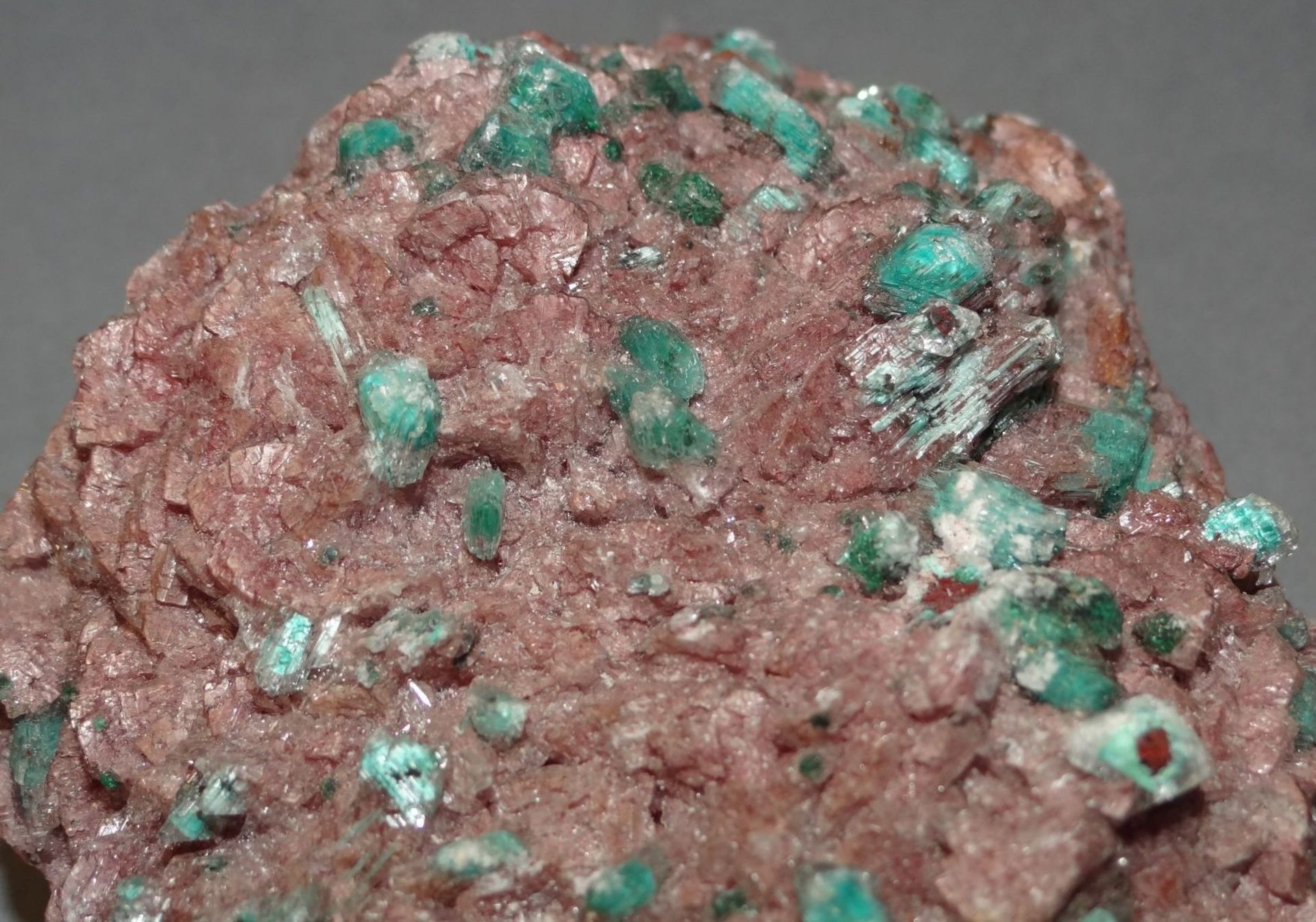 Mineral, mit grünen Steinen bewachsen?, 8x9 c - Bild 4 aus 4