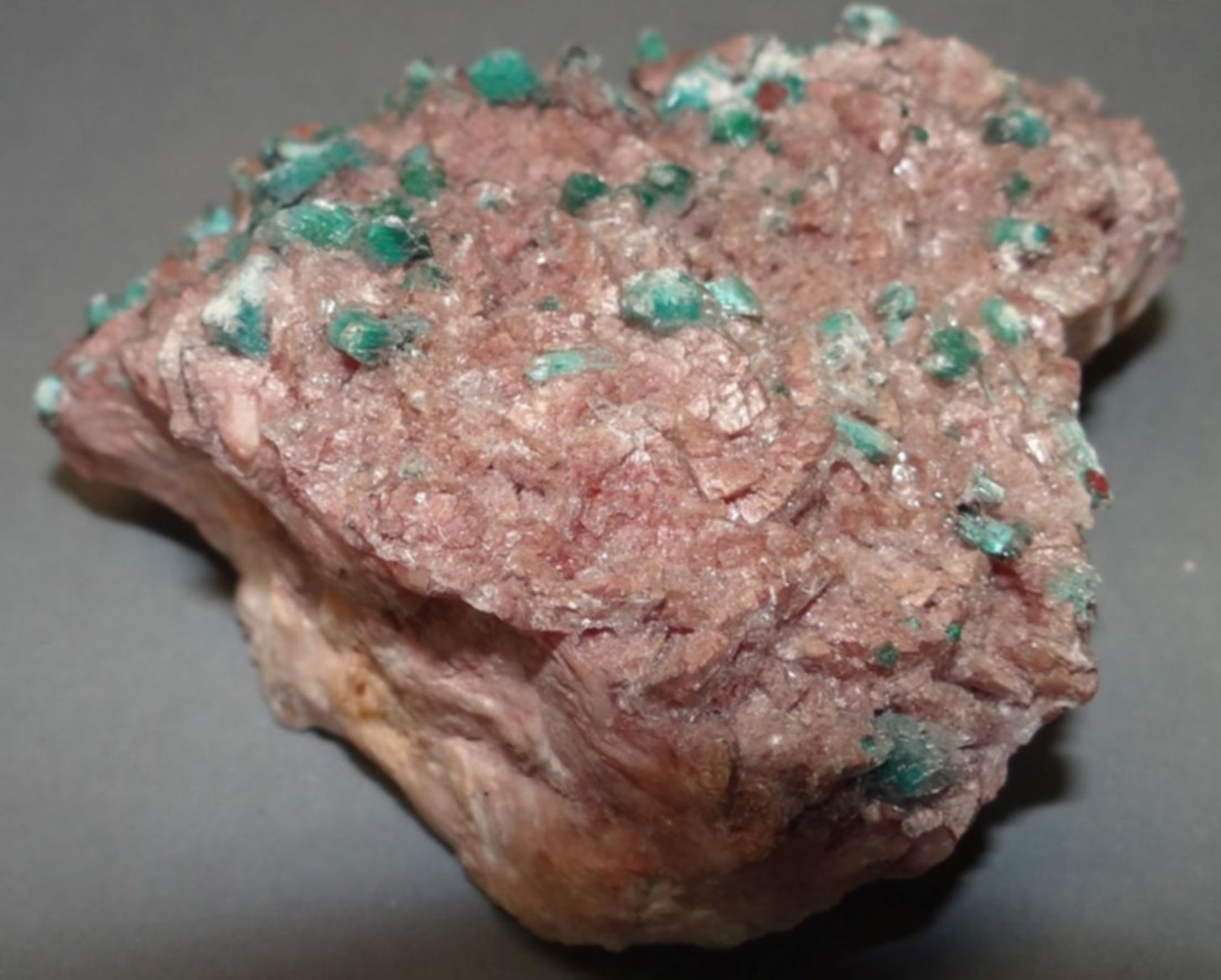 Mineral, mit grünen Steinen bewachsen?, 8x9 c - Bild 3 aus 4