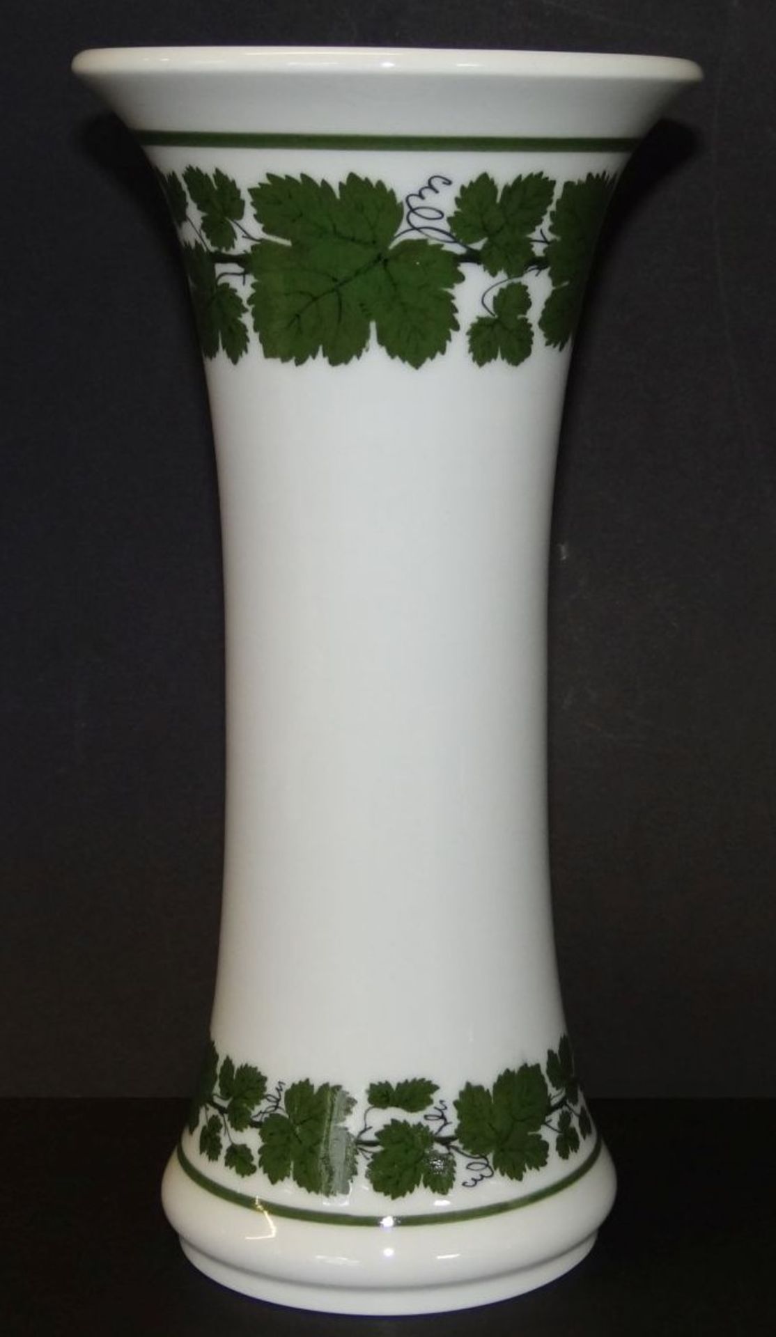 Vase "Meissen" Weinlabdekor, Schwertermarke, 1.Wahl, H-24 cm