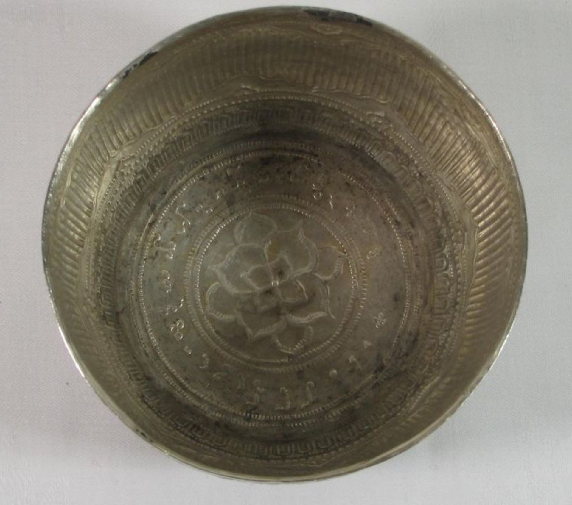 Schale, orientalisch, wohl um 1900, Silber geprüft, 164,8g, H-7,5cm D-10,5cm. - Bild 2 aus 3