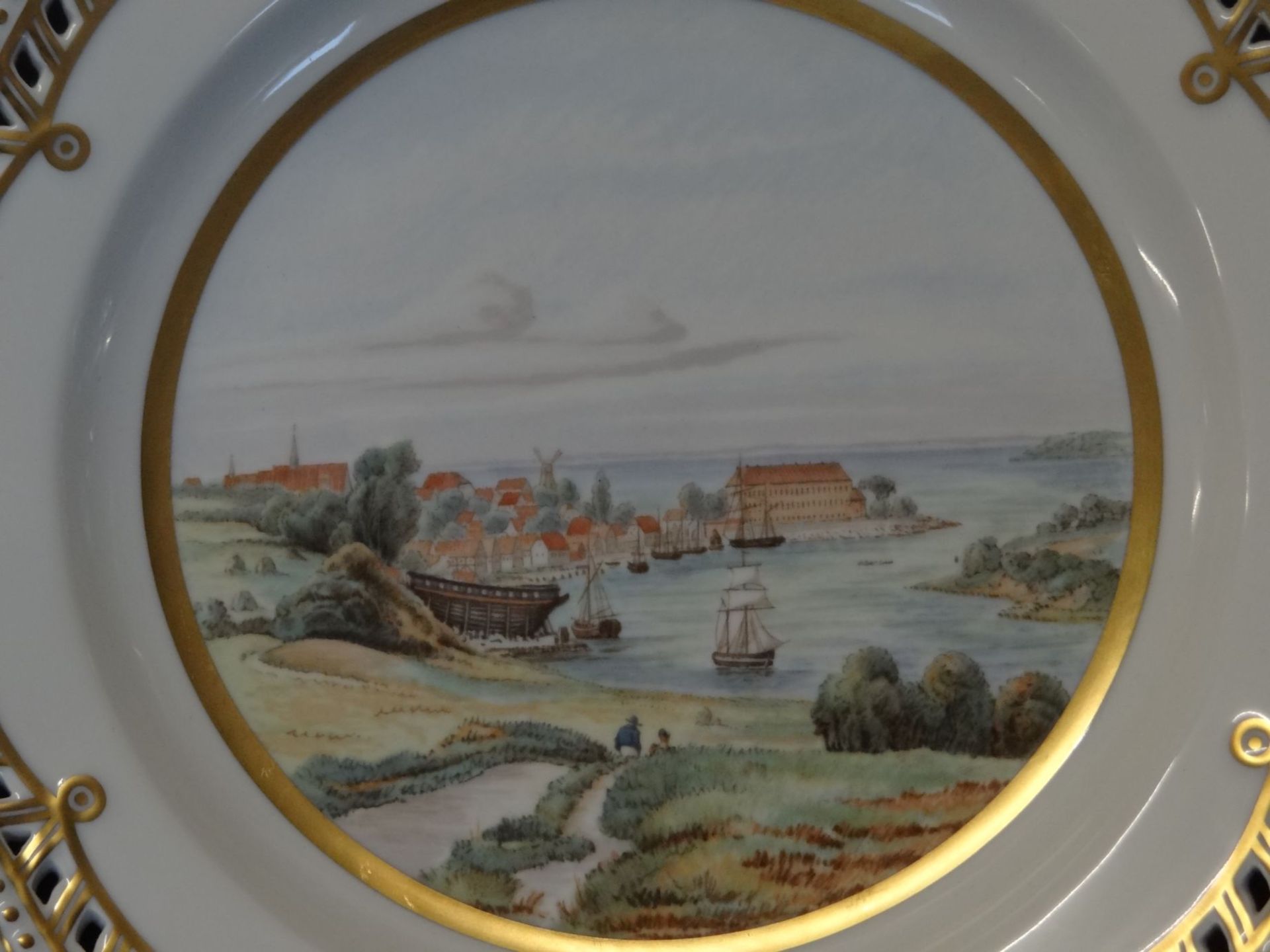 Ansichtenteller "Royal Copenhagen" mit Schloss Sonderborg, Durchbruchrand, D-25 cm, - Bild 2 aus 6