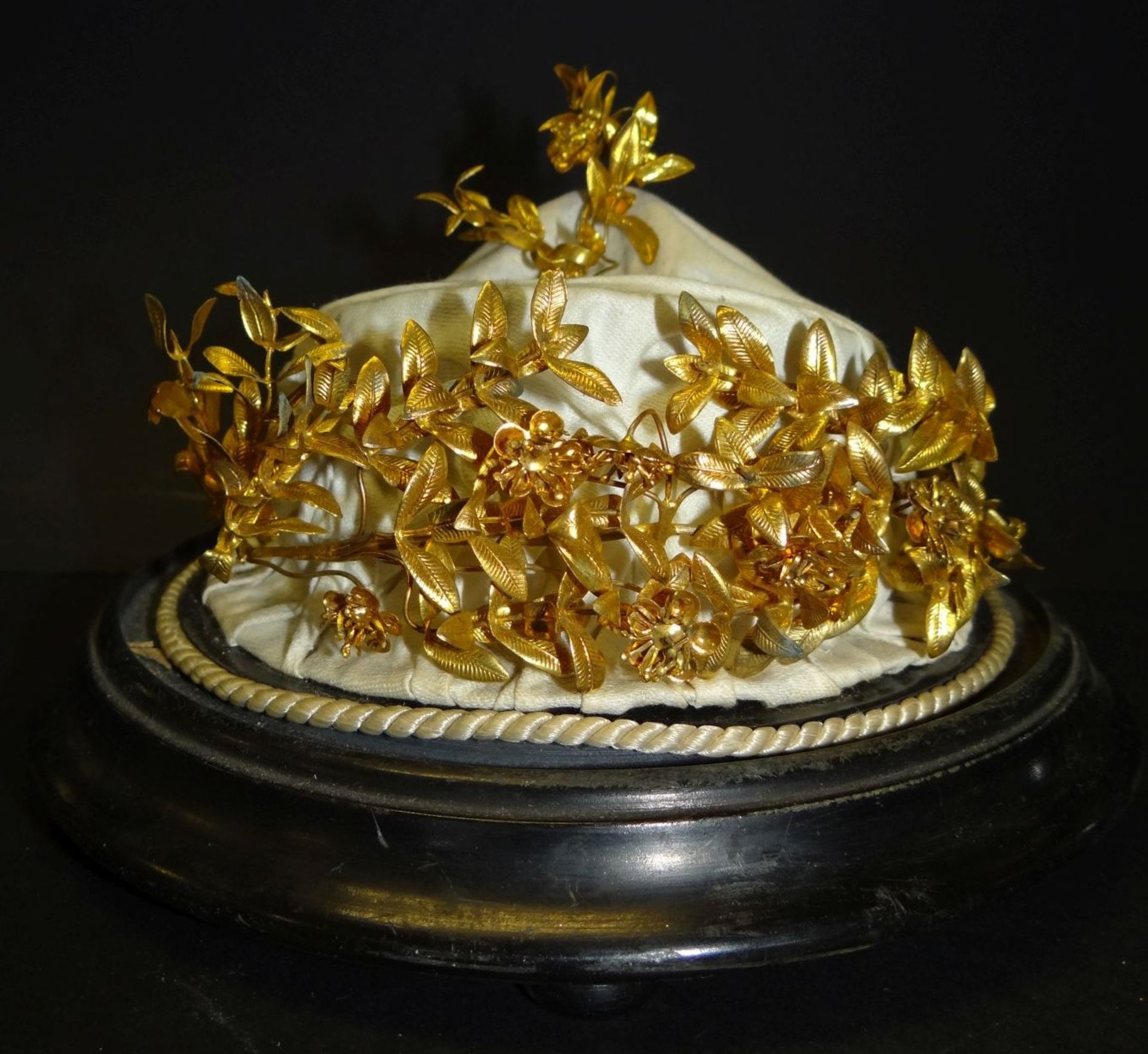 "Goldene Hochzeits-Krone" unter Glassturz, H-18 cm, D-17 cm - Bild 2 aus 3