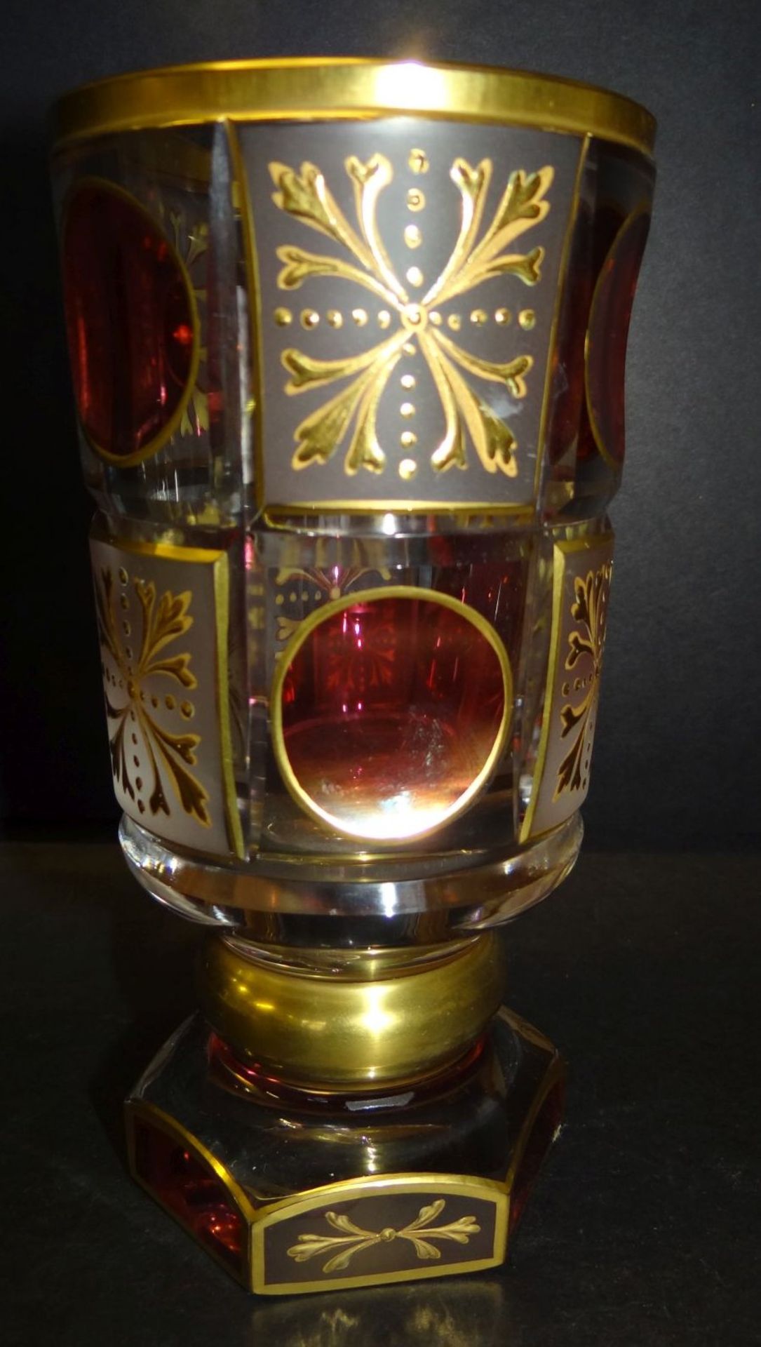 Pokalglas auf Stand, Golddekor, H-15,5 cm