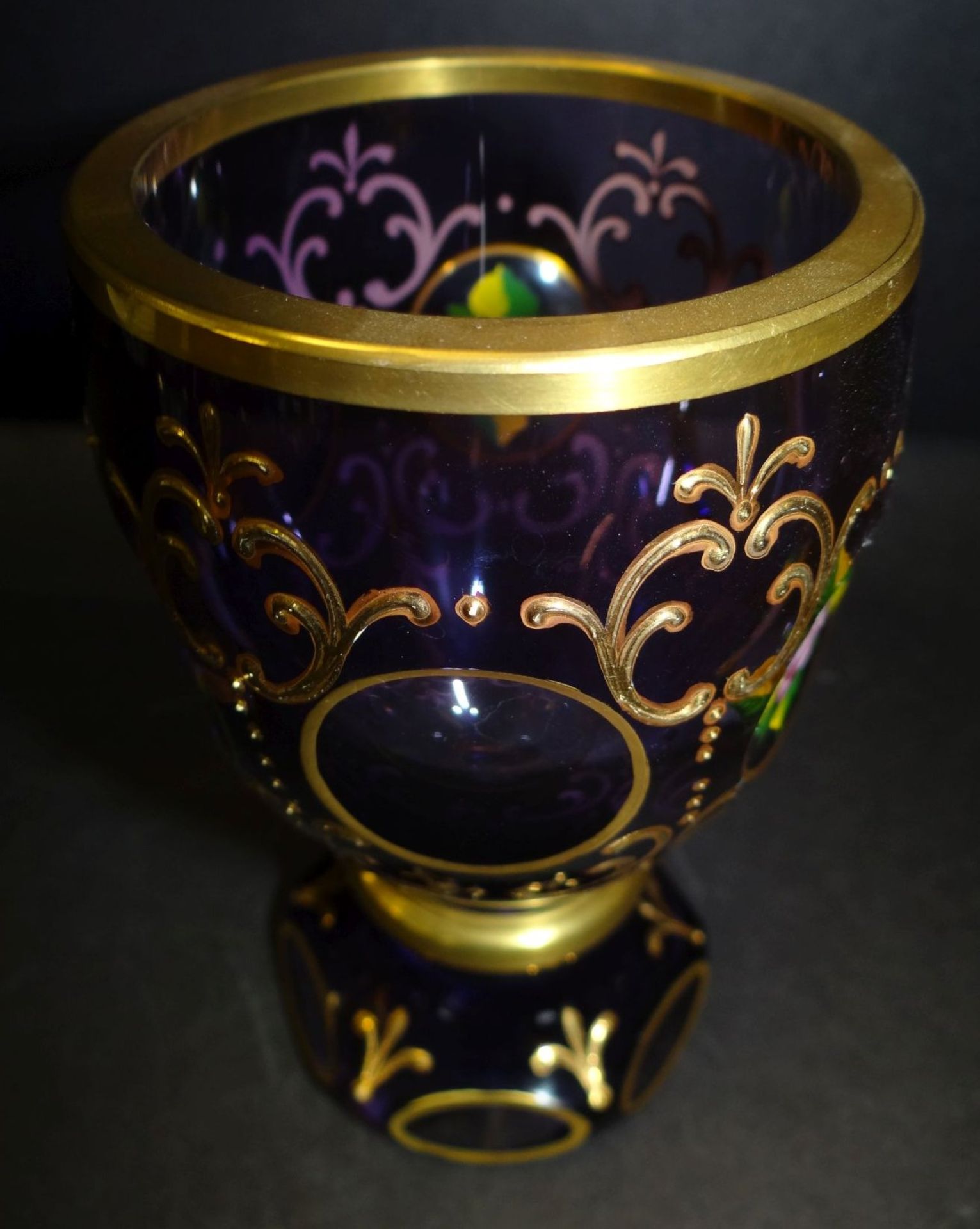 Pokalglas, violett mit Gold-und Emaillemalerei, H-13,5 cm - Bild 3 aus 5