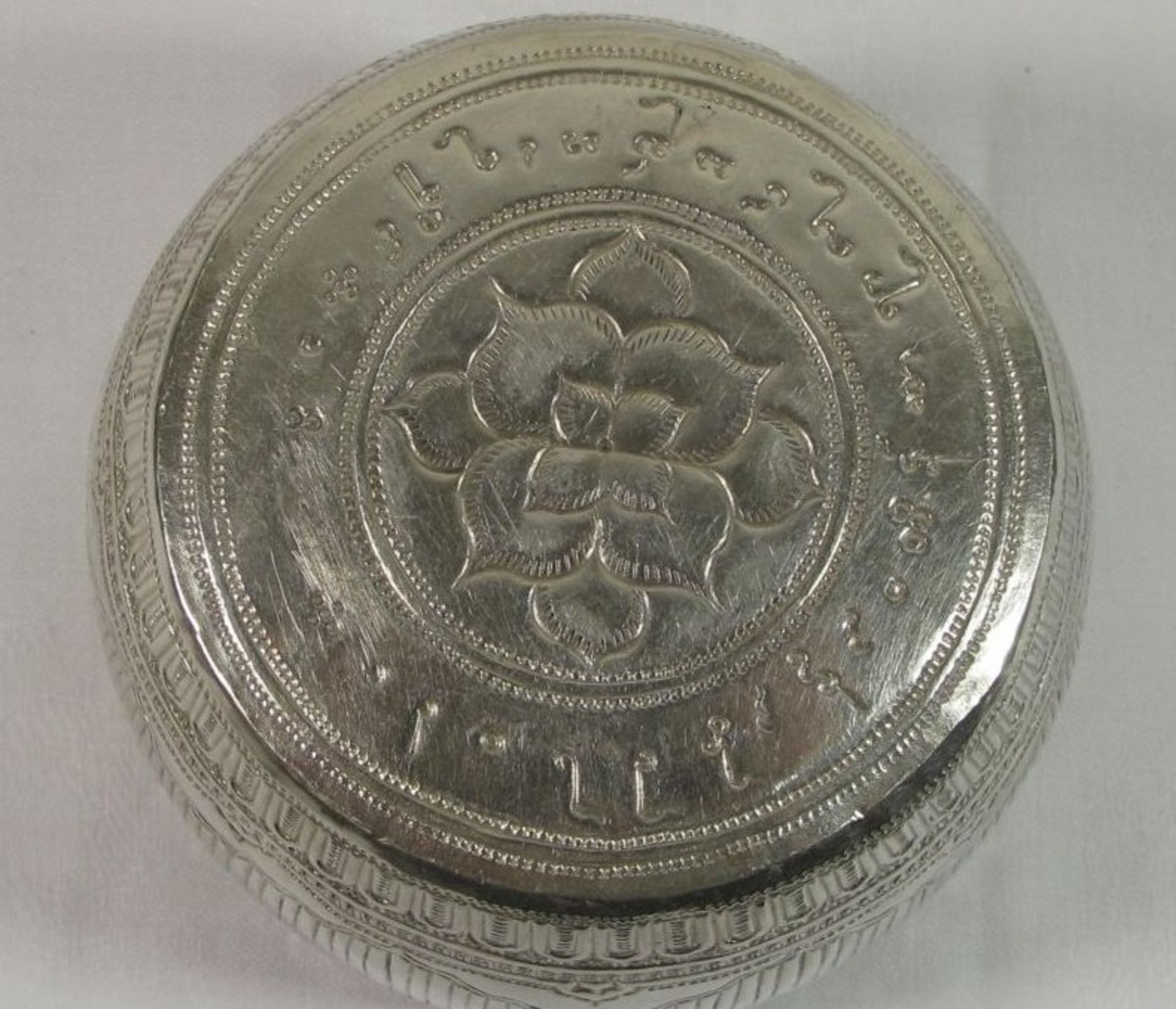 Schale, orientalisch, wohl um 1900, Silber geprüft, 164,8g, H-7,5cm D-10,5cm. - Bild 3 aus 3