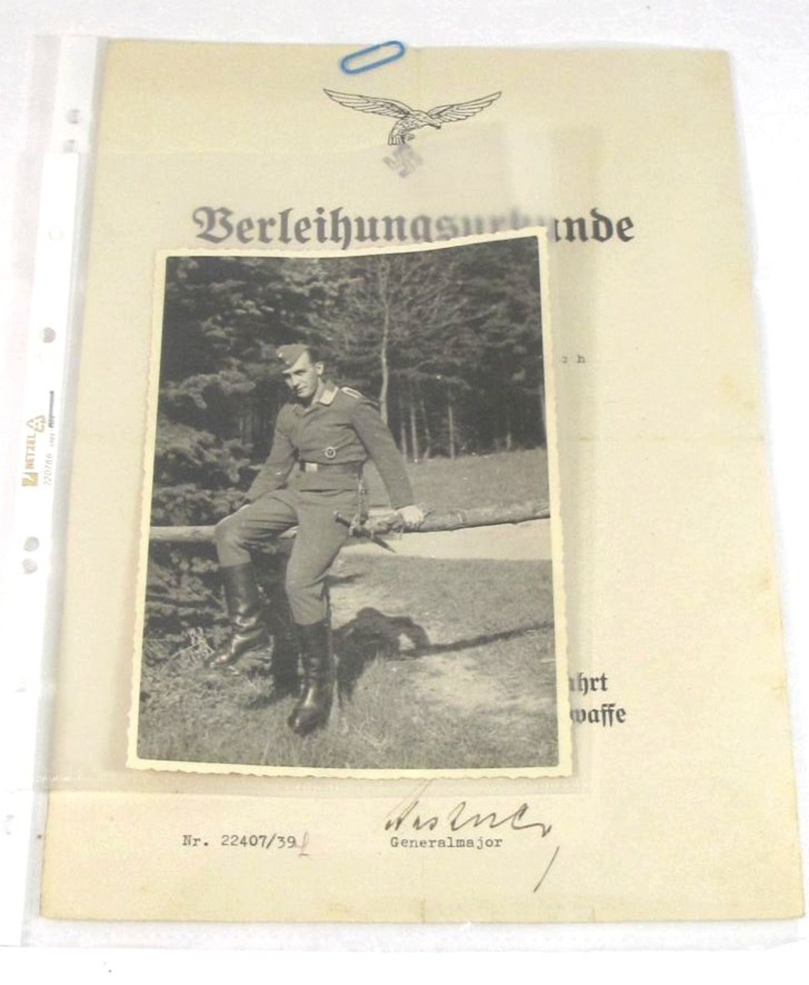 Verleihungsurkunde "Flugzeug-Führer-Abzeichen", vom 31.12.1939 anbei Foto, ungelocht.