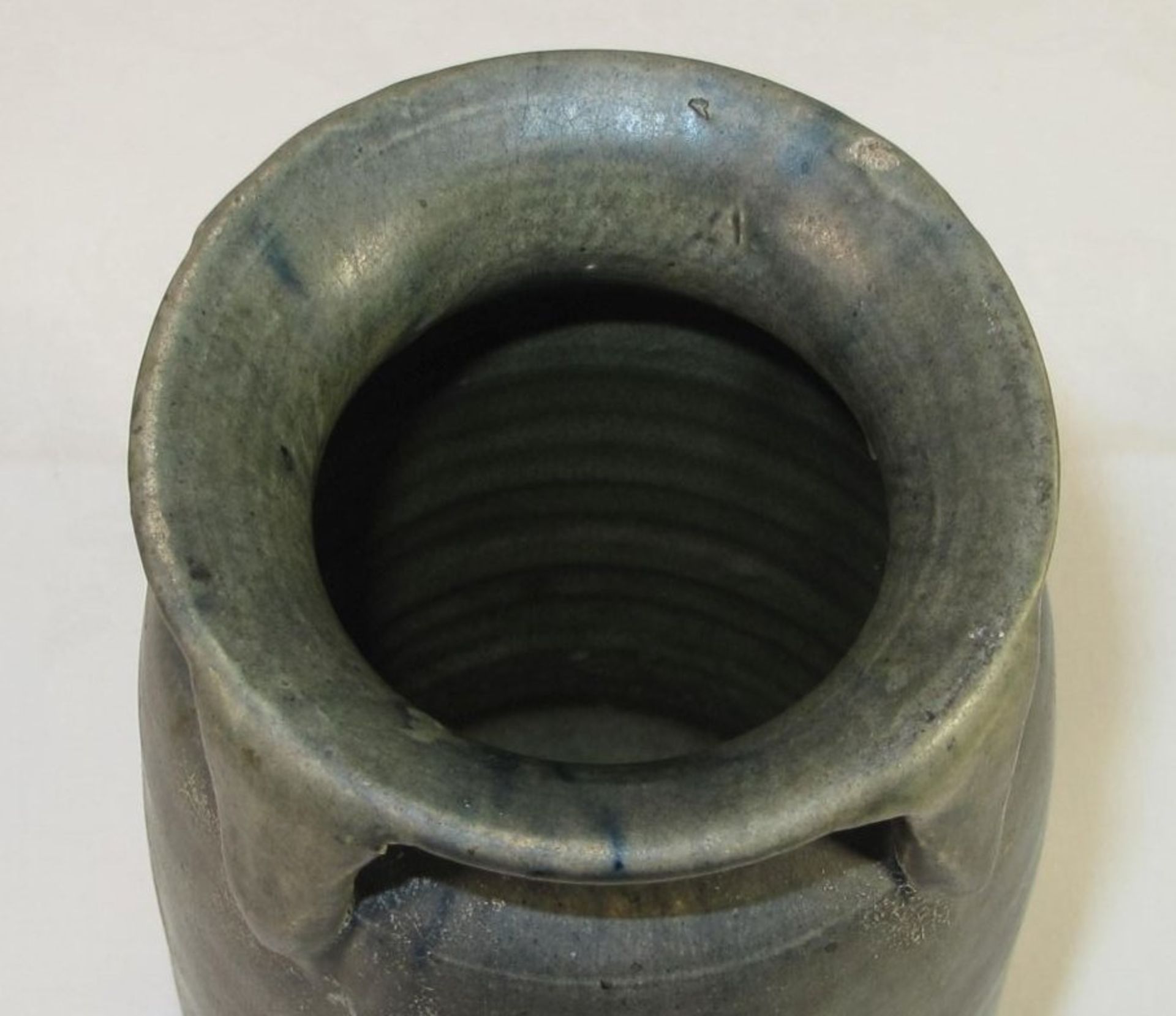 Kunstkeramik-Vase, wohl Jugendstil, ungemarkt, H-20cm. - Bild 2 aus 3