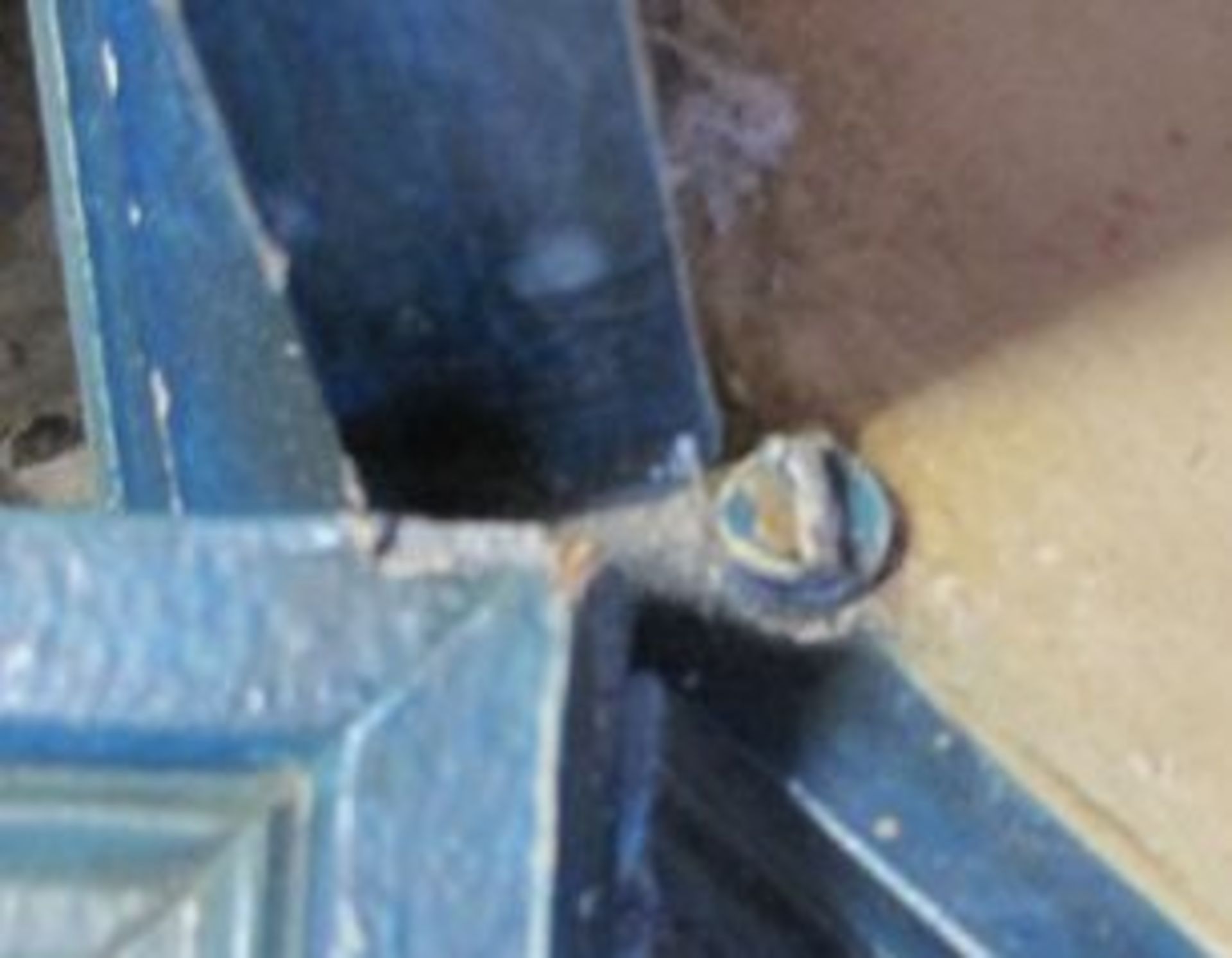 Stil-Regal, 2 Türen, davon 1x defekt, Rosenbemalung, H-179cm B-68cm T-27cm. - Bild 4 aus 5