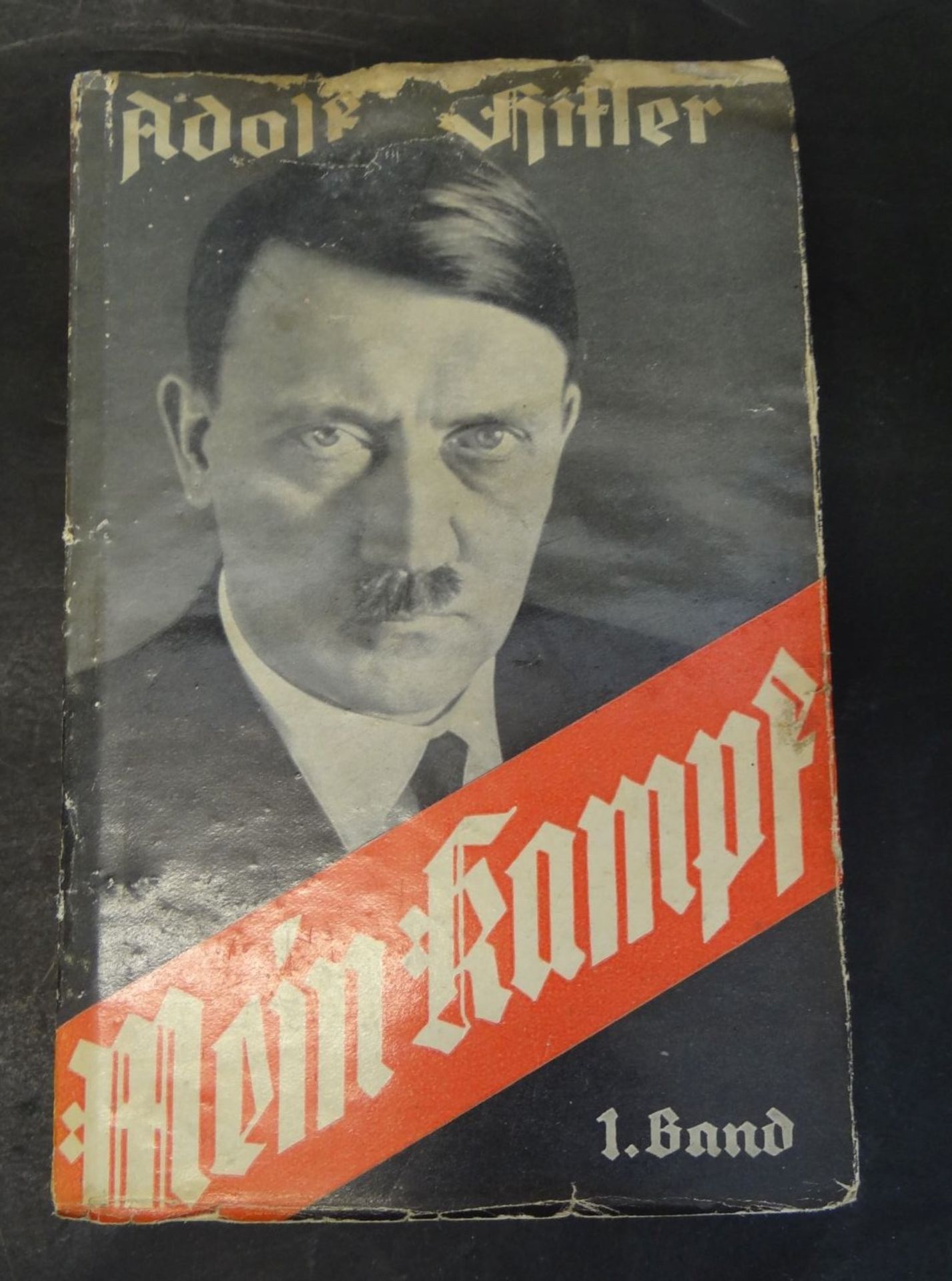 Adolf Hitler "Mein Kampf" 1.Band, 1933, wasserfleckig und fast durchgehend gewellt, Einband lose,