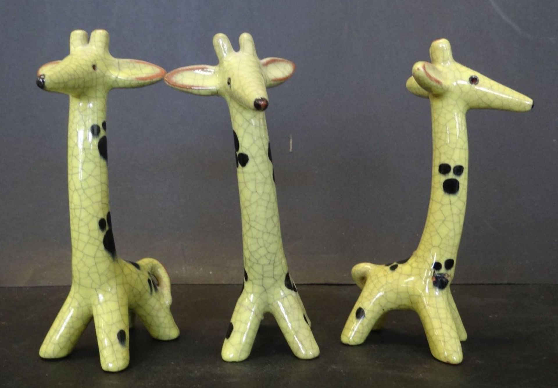 Bosse, Walter Wien 1904 - 1979, 3x Giraffen, 2x beschädigt/geklebt, H-11 cm, Karlsruher Majolik