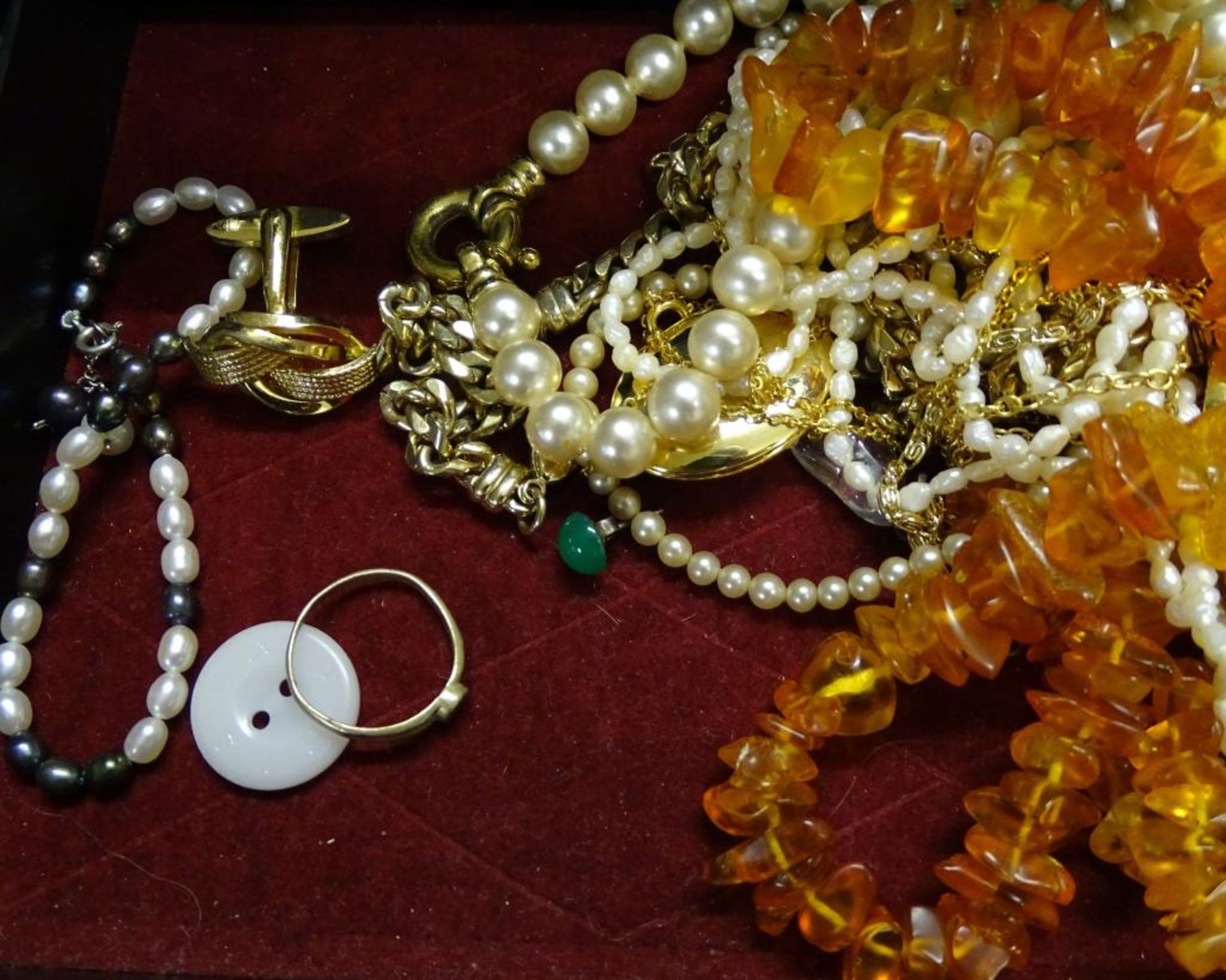 Kasten mit Modeschmuck,Perlenketten,Broschen,Ringe etc. - Bild 6 aus 9