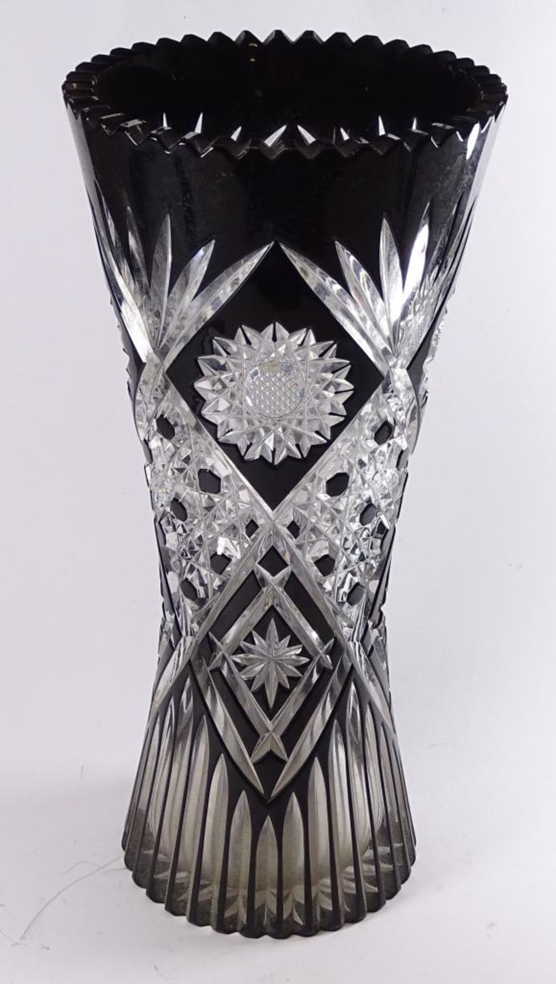 hohe Kristall-Vase, lila/klar, beschliffen, , H-30 cm - Bild 2 aus 2