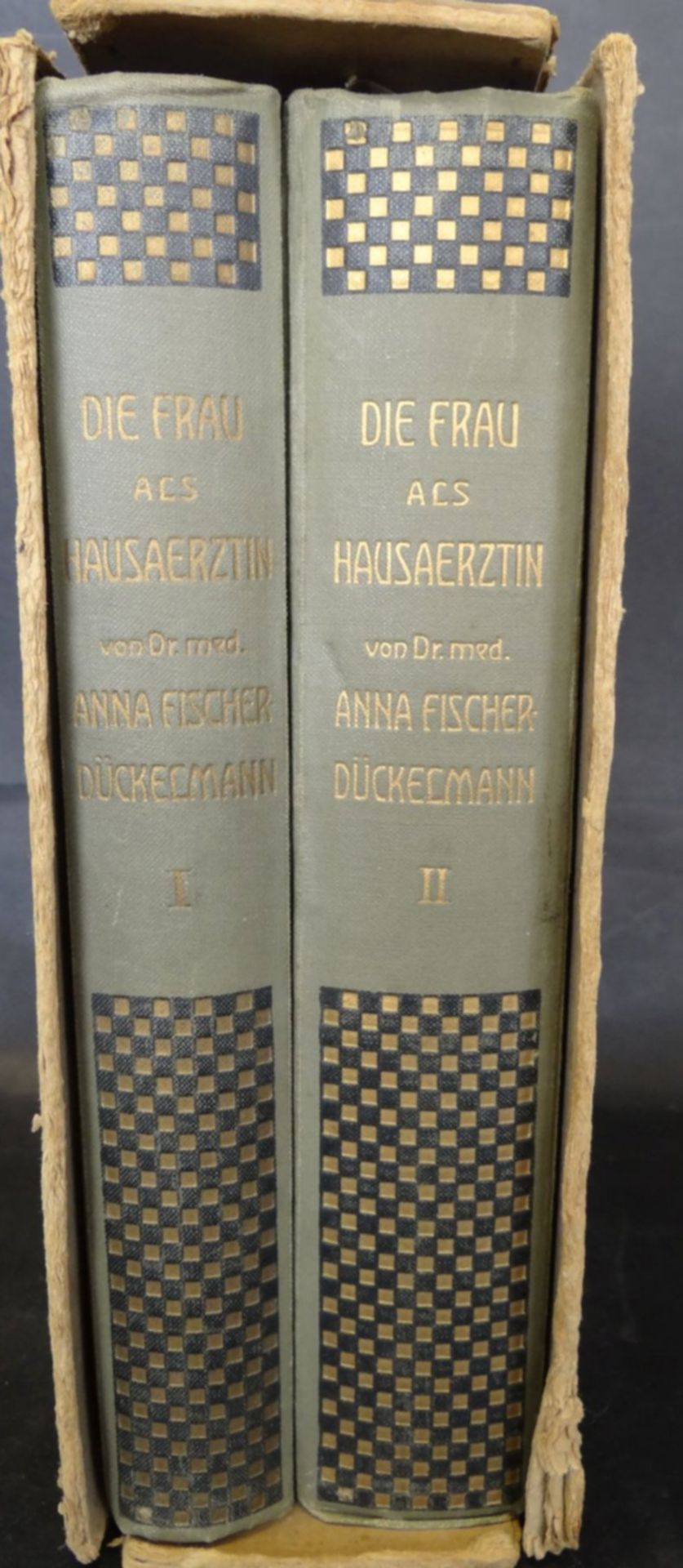 "Die Frau als Hausärztin" 1911, 2 Bände in Schuber, gut erhalt - Bild 3 aus 7
