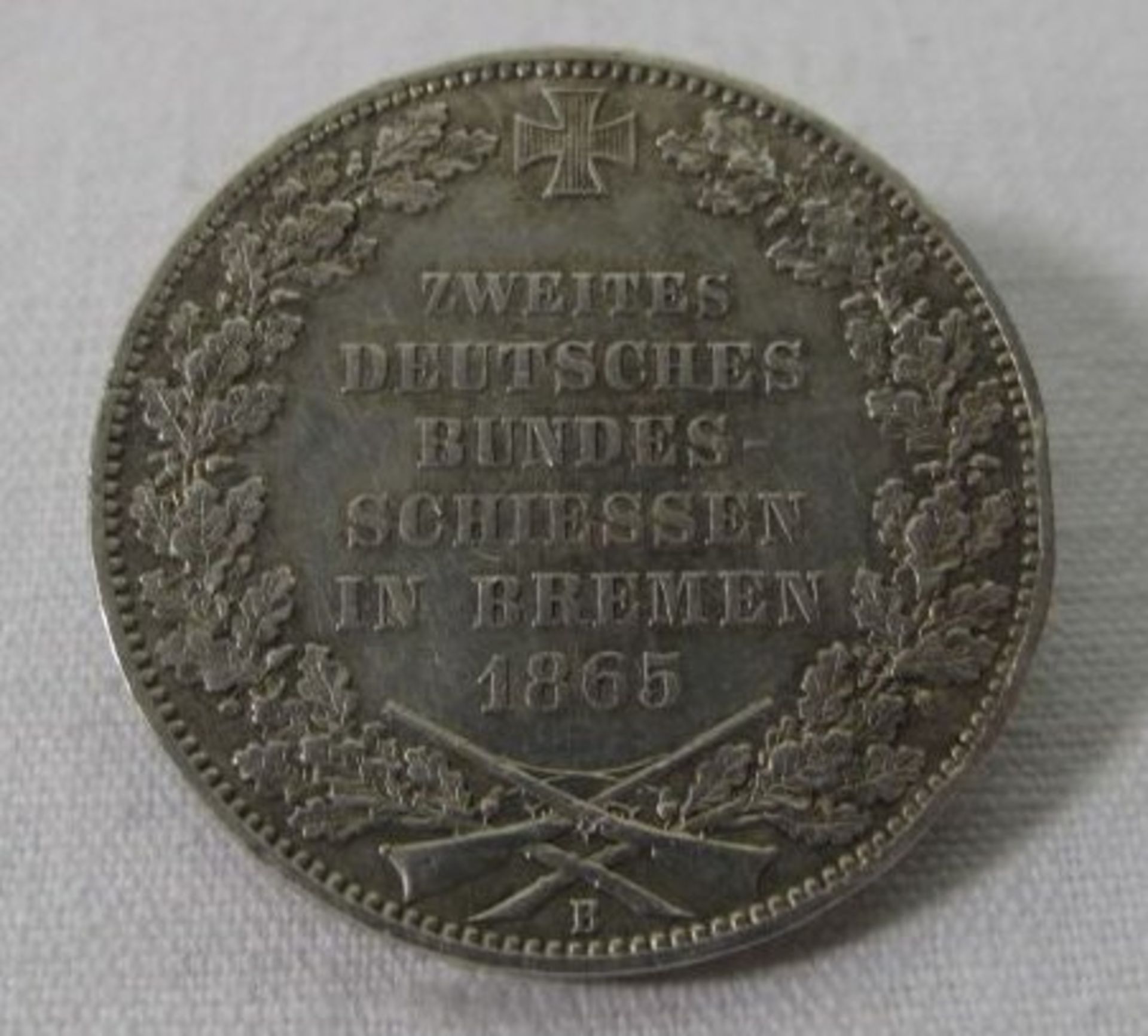 Medaille "2. Deutsches Bundes Schiessen in Bremen 1865", leider Nadel angelötet, D-3,2c