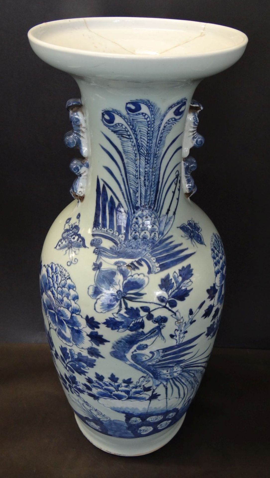 hohe China-Vase mit Blaumalerei, 19.Jhd., Rand geklebt, H-58 cm - Bild 2 aus 6