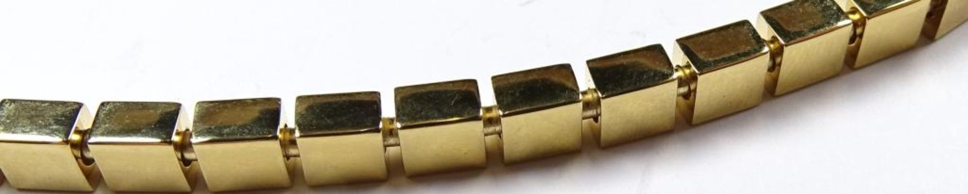 Moments-Edelstahl-Collier vergoldet, 46,5gr. aus 5 mm Elementen auf Stahlseil mit Steckschliße.,L- - Bild 2 aus 2