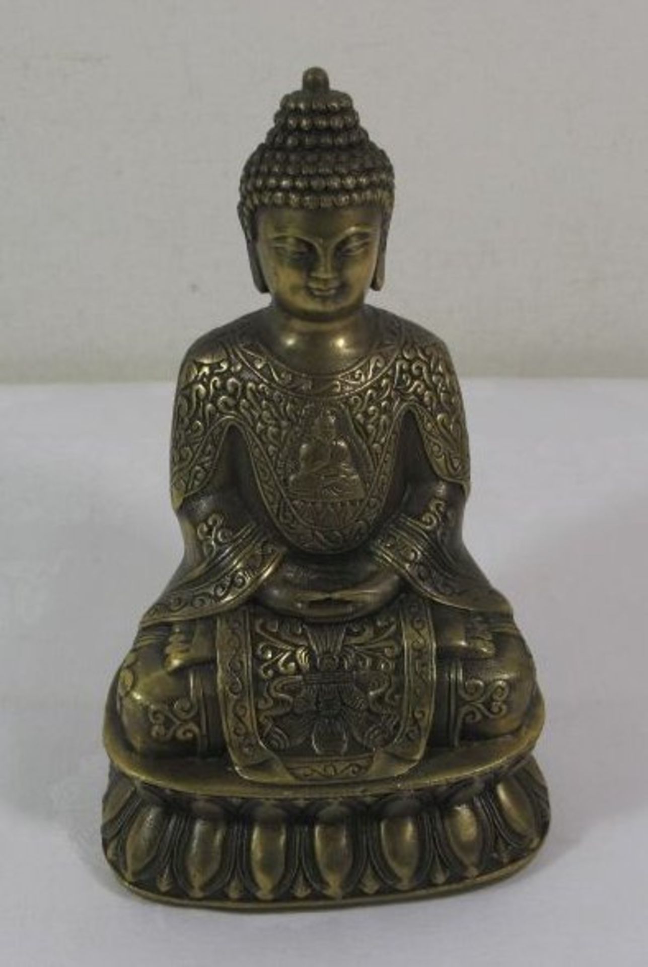 Buddha auf Lotustrohn, Bronze gefüllt, gemarkt, H-17cm.