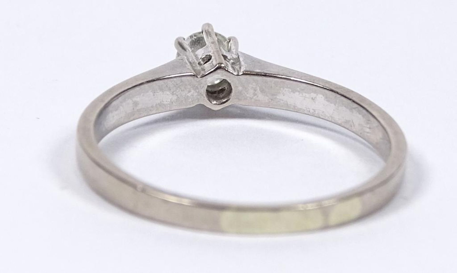 Solitär-Weißgold-Ring 750/000 mit einem Brillant ca. 0,23ct.,2,80gr., RG - Bild 4 aus 4