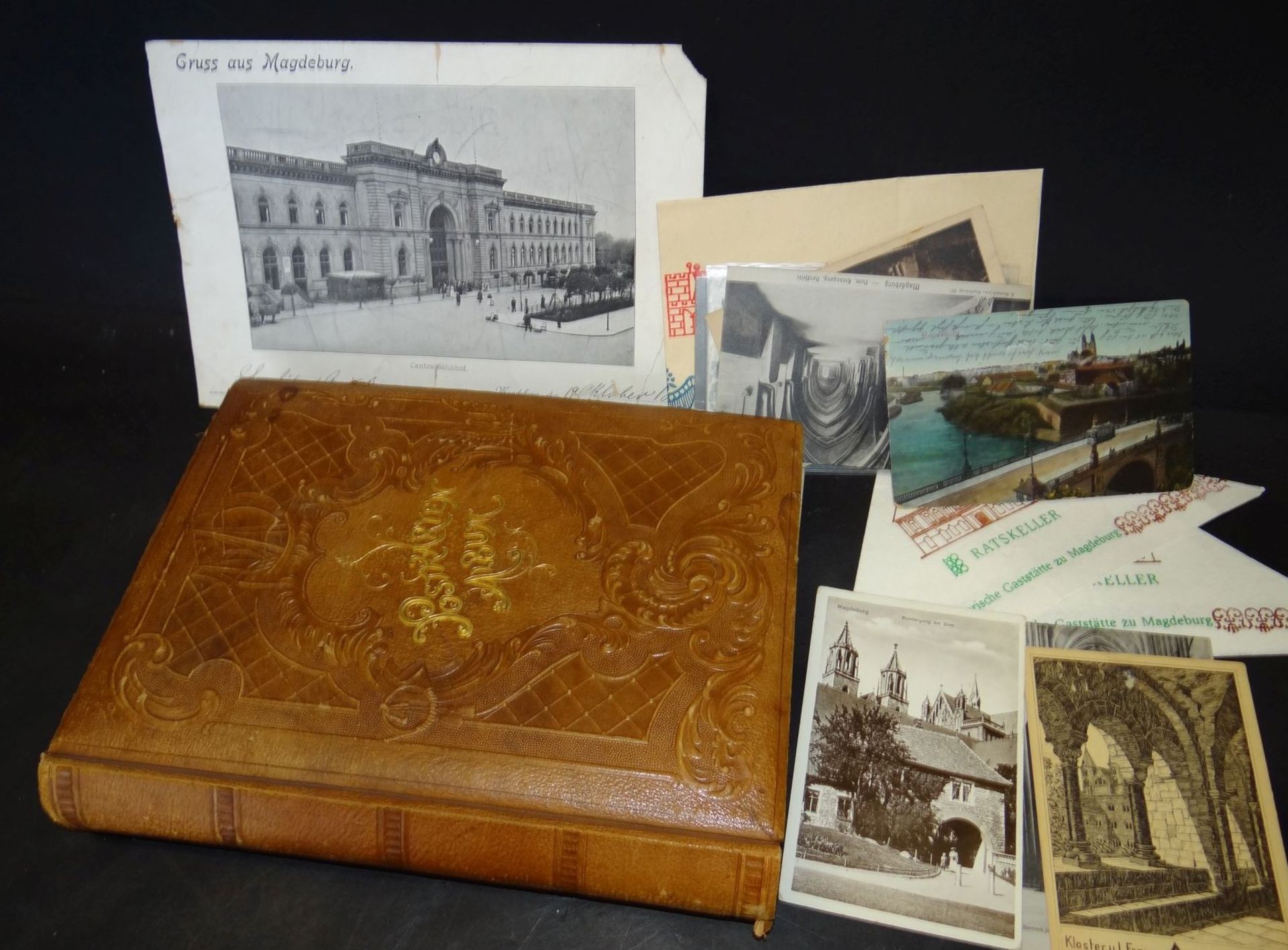 altes Postkartenalbum mit 105 Postkarten, alle um 1900 und Magdeburg