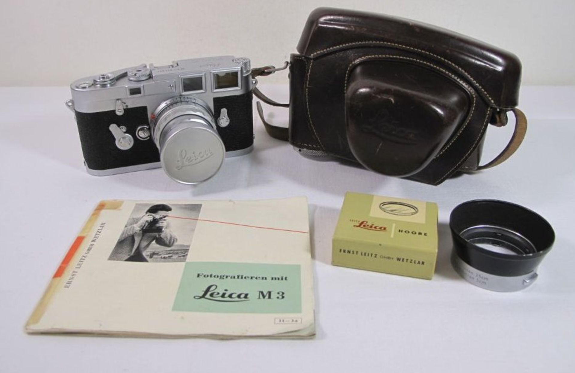 Leica M3 mit Objektiv Summicron f=5cm 1:2, Nr. 911231, in orig. Bereitschaftstasche, optisch guter