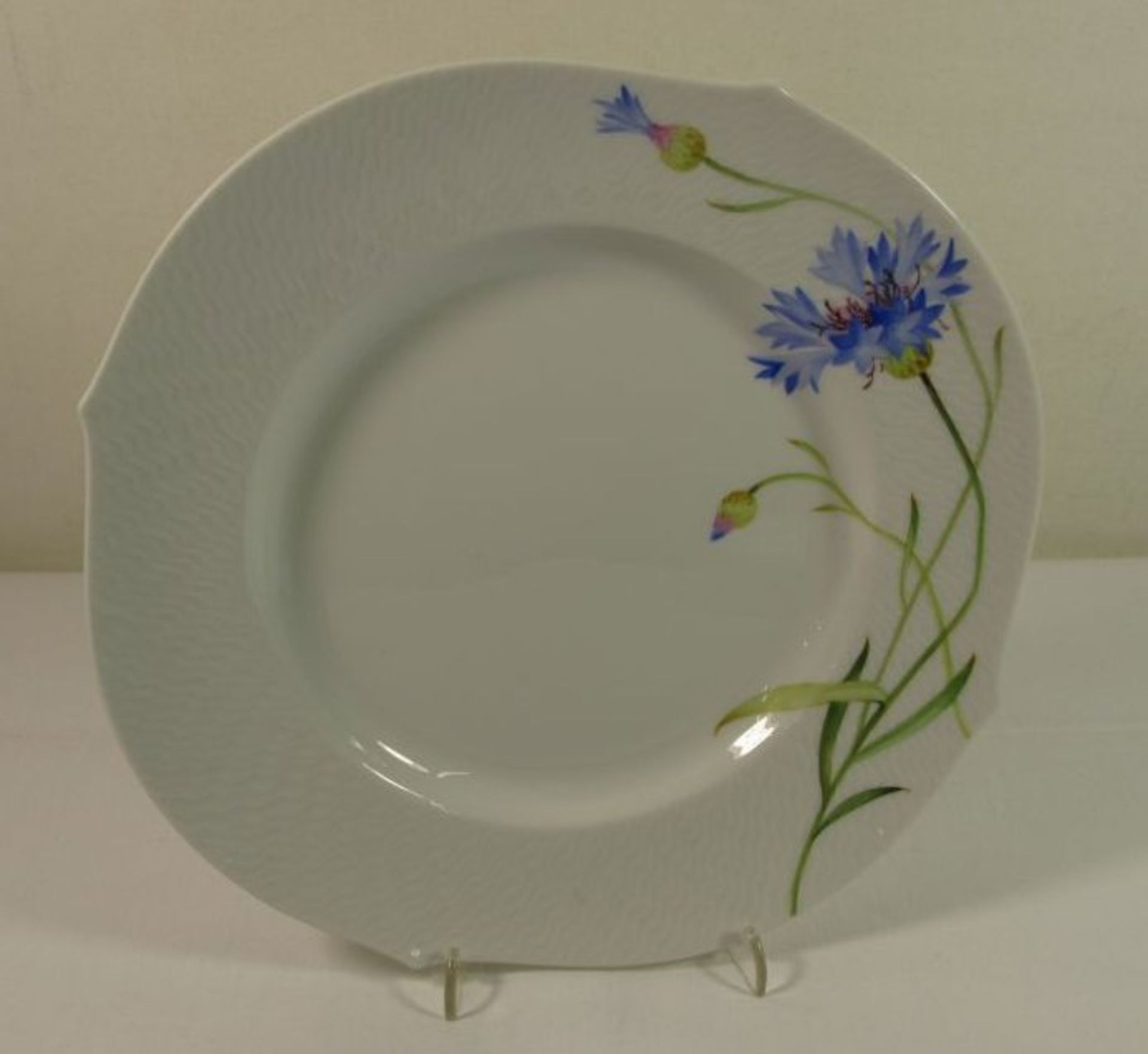 Teller, Meissen Schwertermarke, 1. Wahl, florale Bemalung, D-22,5cm.