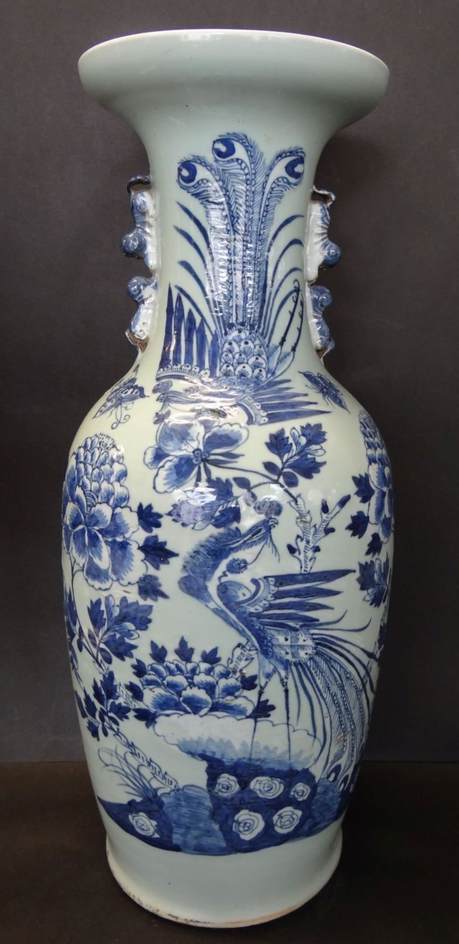 hohe China-Vase mit Blaumalerei, 19.Jhd., Rand geklebt, H-58 cm