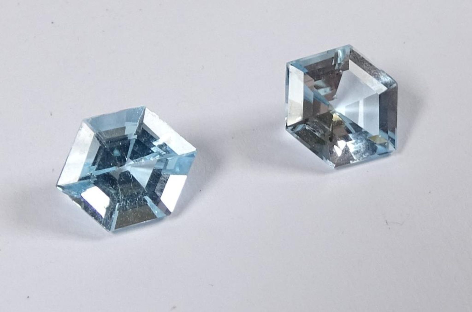 Zwei Aquamarine,facettiert,zus.0,69gr.,8x7mm - Bild 3 aus 4