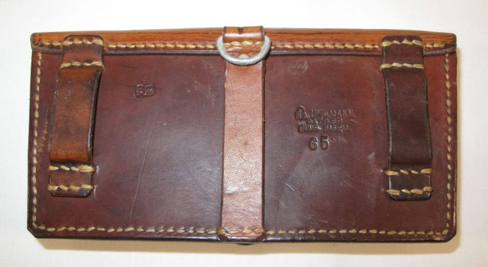 Leder-Gürteltasche, wohl 3. Reich, gemarkt "O.Uhlmann Sattler Buus Basel", H-10,5cm B-21,5cm. - Bild 2 aus 2