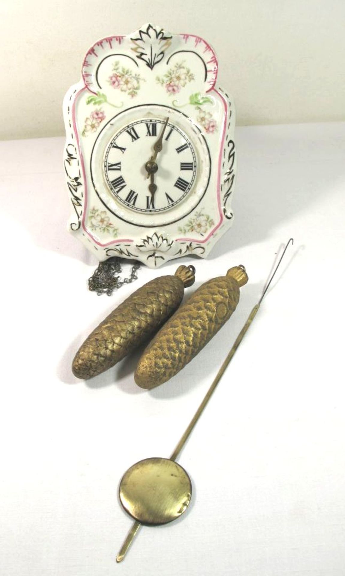 Wanduhr mit Porzellanschild, 19. Jhd., Werk nicht geprüft, Alters-u. Gebrauchsspuren, H-23cm B-