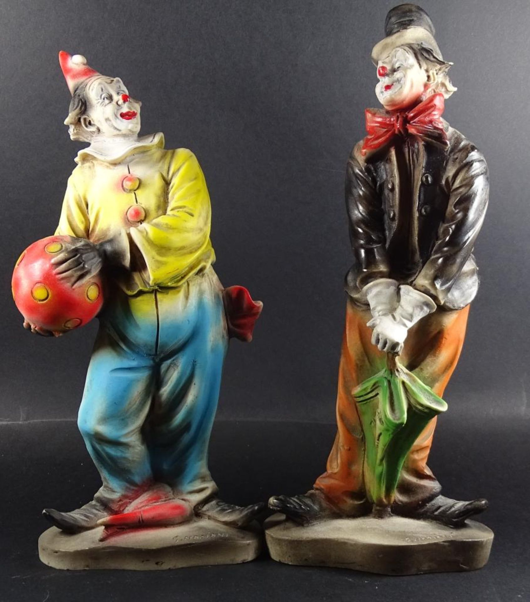 Zwei Clowns,wohl Kunstmasse,bemalt,signiert,H- 23cm