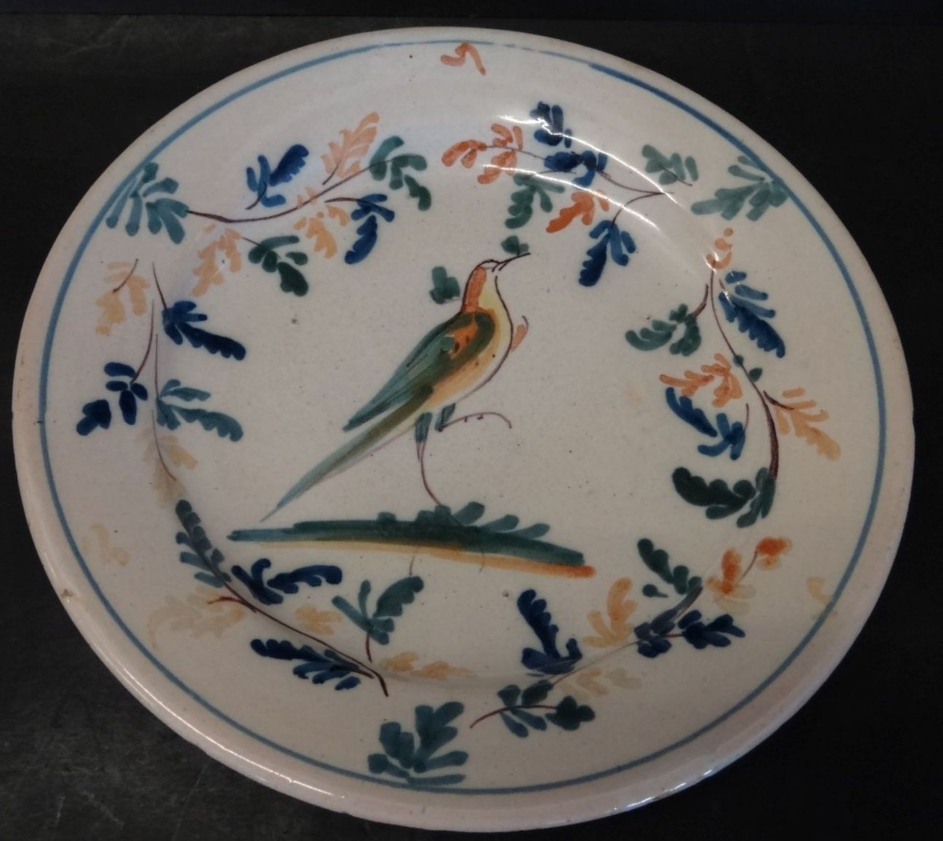 Fayence-Teller auf Standring, bemalt mit Vogel und Zweigen, wohl 18.Jhd., D-23 cm