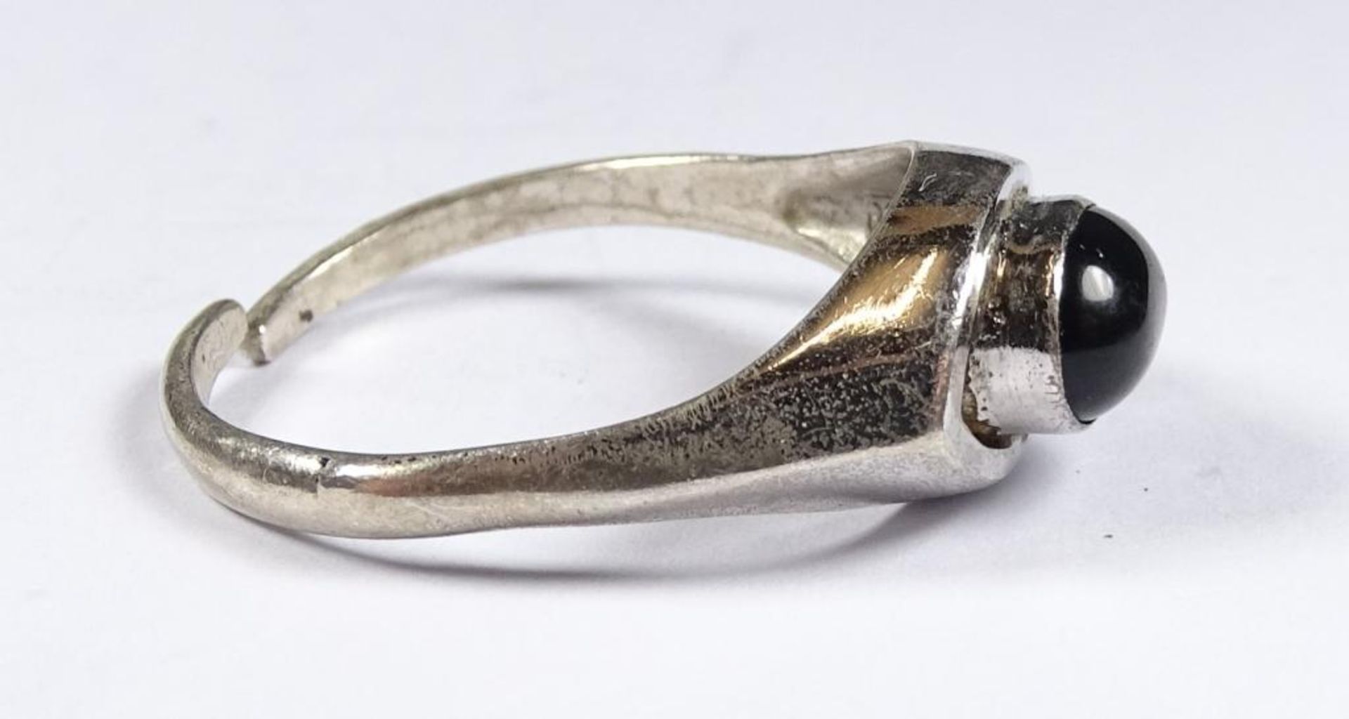 Ring,Silber -925- mit schwarzem Stein,offene Ringschiene, 2,9gr. - Bild 2 aus 3